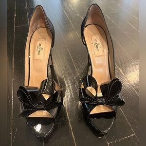 Black Valentino pumps